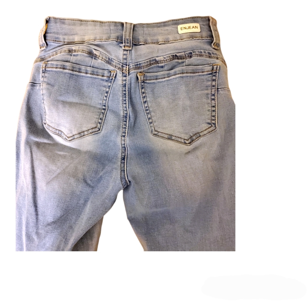 Light wash, skinny, mid rise enjean jeans